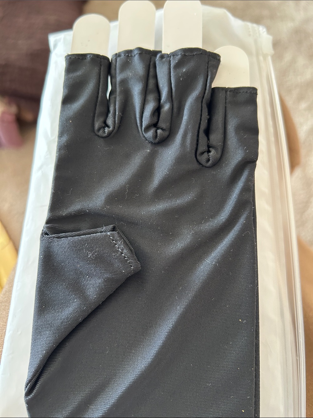 MelodySusie UV Shield Gloves in Black - Picture 4 of 5